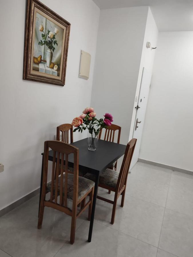 Lovely Three-Room Apartment Above The Promenade アシュドッド エクステリア 写真