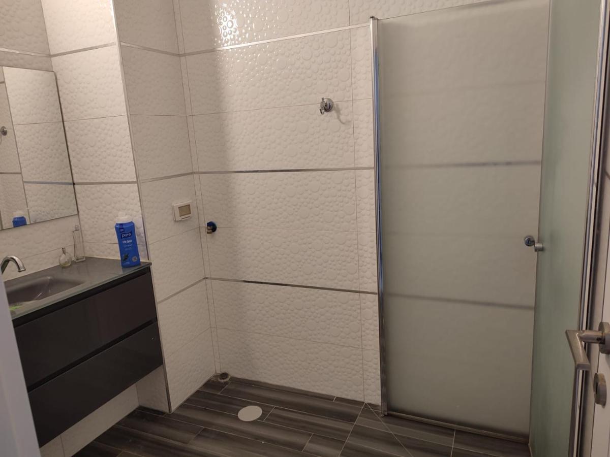 Lovely Three-Room Apartment Above The Promenade アシュドッド エクステリア 写真