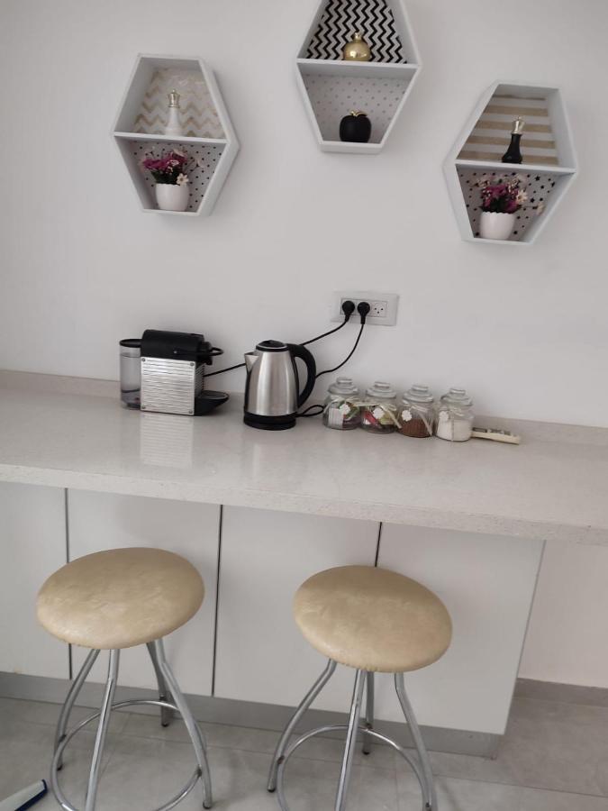 Lovely Three-Room Apartment Above The Promenade アシュドッド エクステリア 写真