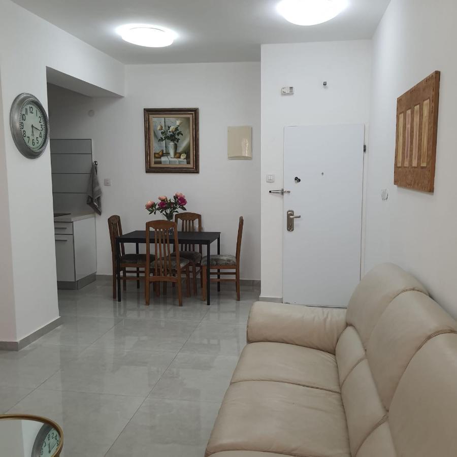 Lovely Three-Room Apartment Above The Promenade アシュドッド エクステリア 写真