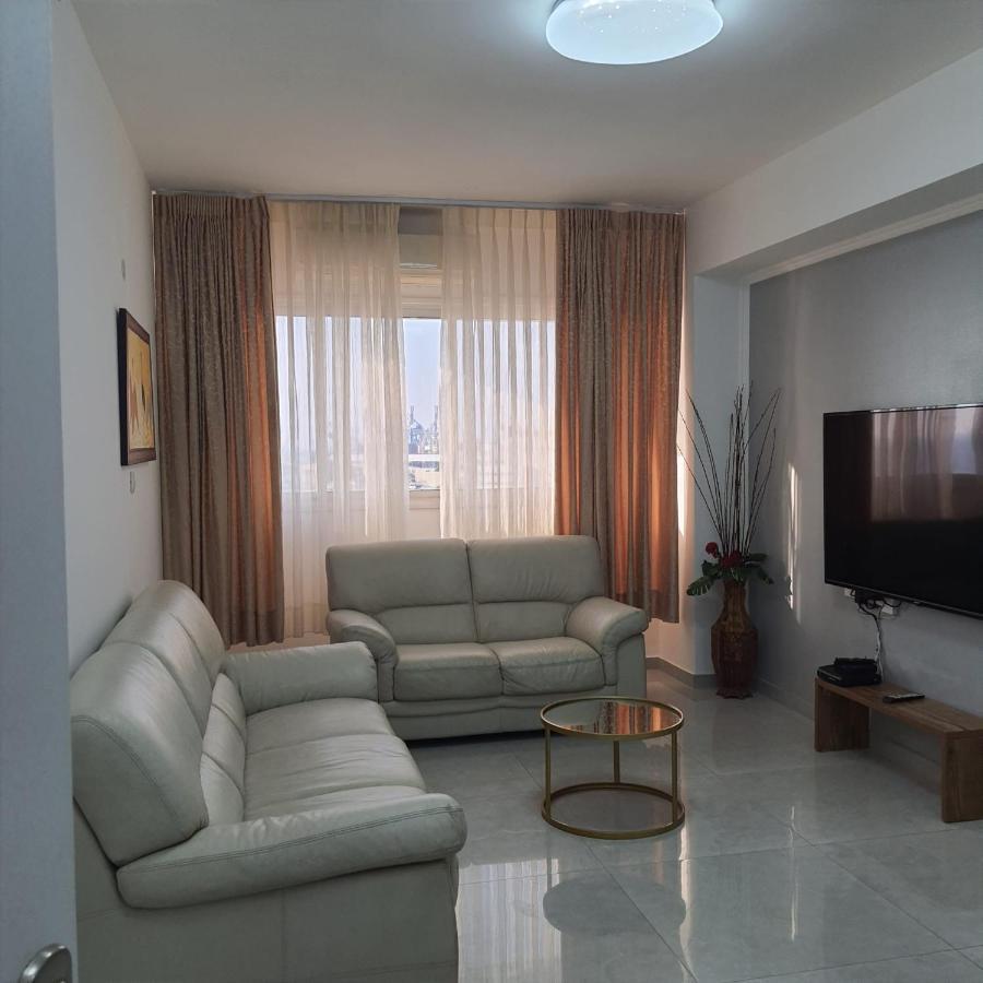 Lovely Three-Room Apartment Above The Promenade アシュドッド エクステリア 写真