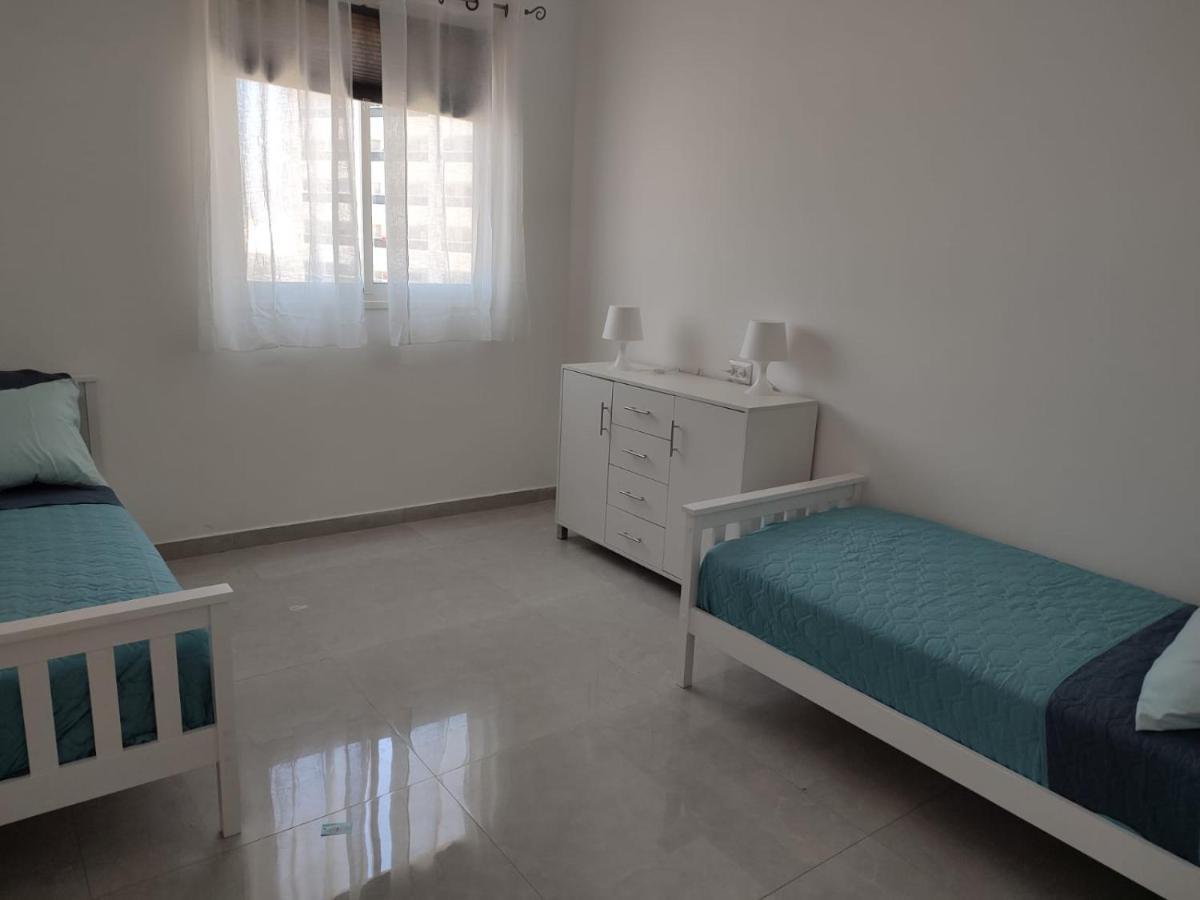 Lovely Three-Room Apartment Above The Promenade アシュドッド エクステリア 写真